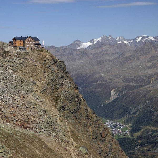 Ausblick auf das Ramolhaus in Sölden, Tirol