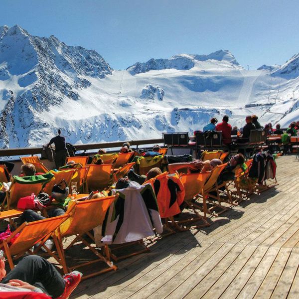 Ausblick auf die Ötztaler Bergwelt von der Schwarzkopf Terrasse