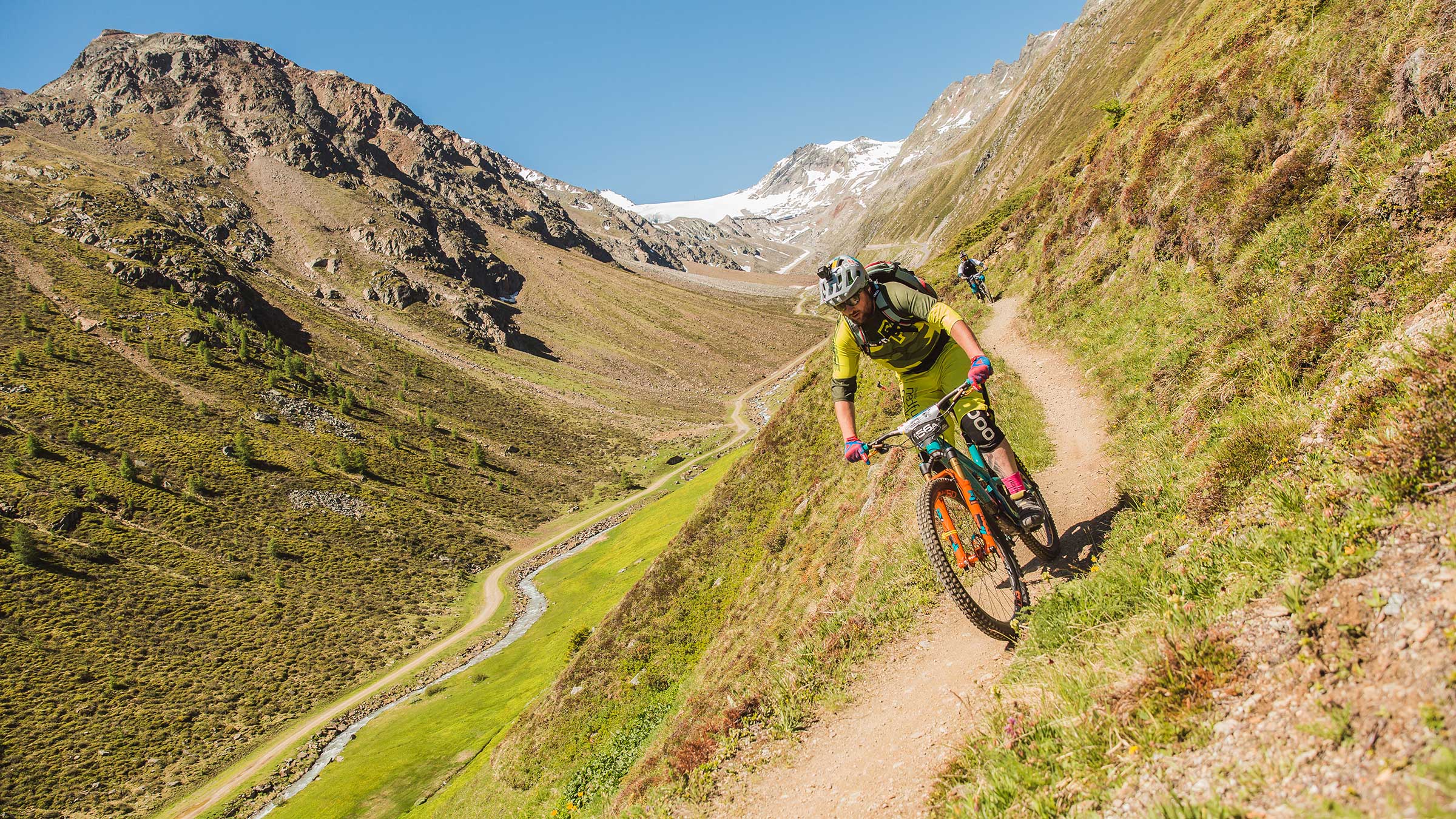 Zwei Teilnehmer auf Singletrail - Singeltrail Schnitzeljagd Sölden