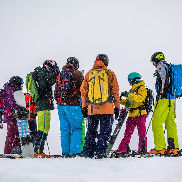 Gruppe Freerider im Schneefall - Freeriden in Sölden